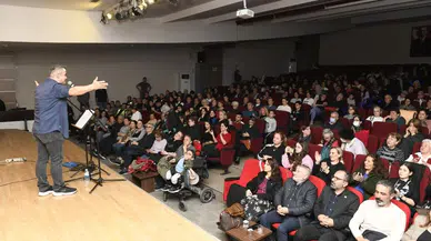 Çiğli’de Anadolu Rock Rüzgarı: Barış Manço ve Cem Karaca Şarkılarıyla Anıldı