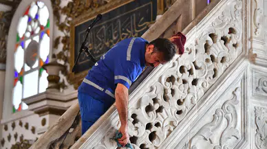 İzmir’in camilerinde bayram temizliği