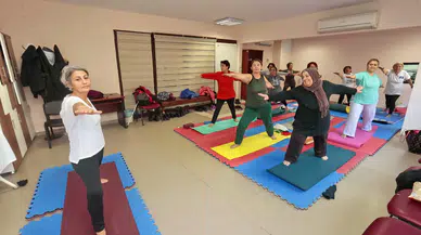 Konak’tan İleri Yaş’a sağlıklı mola: Yoga kursuyla zinde kalıyorlar