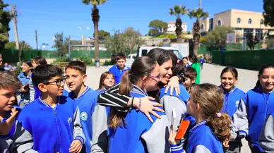 Çeşme Belediyesinden okullara sosyal alan desteği