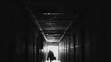 "En Derin Karanlıkta, Kendi Işığın Saklıdır"