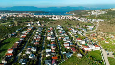 Seferihisar Belediyesi’nden “Kaçak Yapı” uyarısı, hobi bahçeleri yıkılıyor