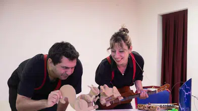 Kendini Arayan Zürafa yollarda