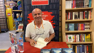 Renkli Uçurtmalar kitabının yazarı Namık Kemal Biçer, İzmir’de okurlarıyla buluştu