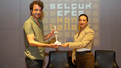 Özgür Mumcu “Dünyalılar”ı anlattı: Efes Selçuk’ta siyaset, cesaret ve fikir egzersizleri