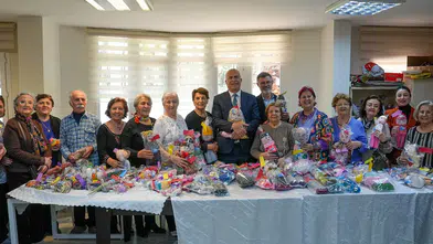 Gaziemir’in çınarlarından fidanlara 23 Nisan armağanı