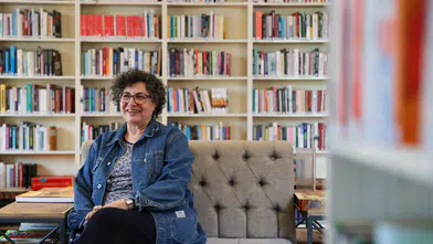 İspanyol kadın Cumhuriyet Kütüphanesi’nin hayranı oldu