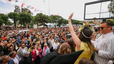 15. Uluslararası Alaçatı Ot Festivali’nin görkemli korteji ve 23 Nisan gururu bir arada