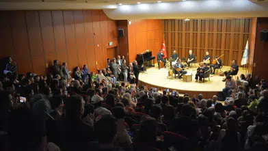 Bedia Akartürk  kulakların pasını sildi