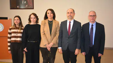 Eczacı Berna Baysal deneyimlerini Egeli gençlerle paylaştı