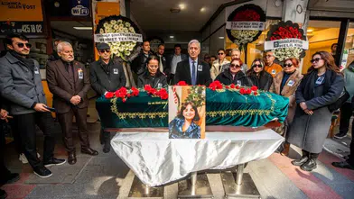 MESLEKTAŞIMIZ BURCU YANAR ALKIŞLARLA SON YOLCULUĞUNA UĞURLANDI