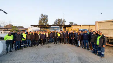 BAYRAM ÖNCESİ BALÇOVA’DA DAYANIŞMA TABLOSU: BAŞKAN YİĞİT EMEKÇİLERLE BULUŞTU