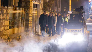 Başkan Tugay yol emekçileriyle gece mesaisinde buluştu