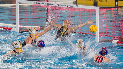 Göztepe’nin Avrupa zaferine Başkan Tugay da eşlik etti