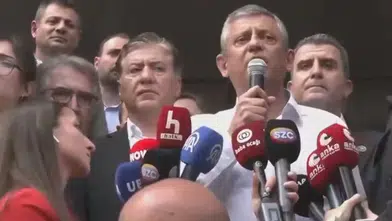 CHP Genel Merkezi'nde gergin saatler: Özgür Özel'den 'sokak' resti ve Meclis yürüyüşü