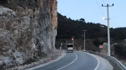 İzmir Antalya Arası Kaç Km ve Kaç Saat: Tren Var mı, Otobüs, Uçak Saatleri?
