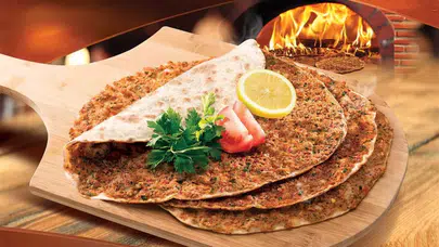 İzmir’de Lahmacun Nerede Yenir? En Lezzetli Mekanlar Rehberi