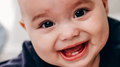 Bebeklerin Erken Diş Çıkması: Ailelere Hayati Uyarılar!