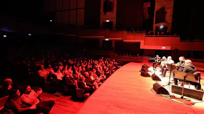 Türk Halk Müziği'nin Efsanesi Musa Eroğlu İzmir'de unutulmaz bir konser verdi