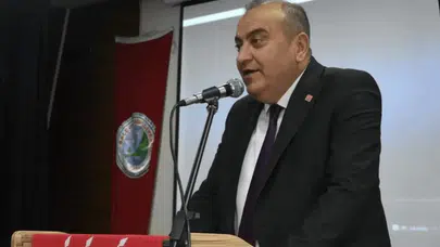 CHP'li Murat Aküzüm'den AKP'li Kayacan'a yanıt: "Asfaltı görmeden çukur anlatmak acemiliktir"