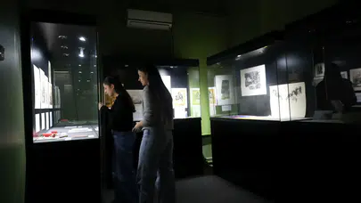 Dünyanın en küçük kitabı ve en hafif kâğıdı EÜ’de sergileniyor