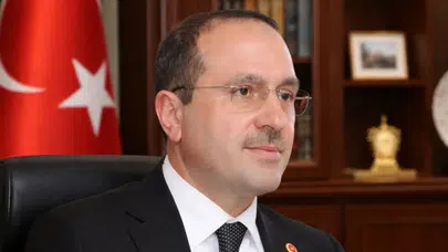 AK Partili Kırkpınar’dan Özel’e sert tepki: “Yoz diliyle yolsuzluğu ve arsızlığı örtmeye çalışıyor”