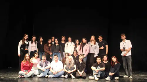 Üniversiteliler tiyatroda buluştu