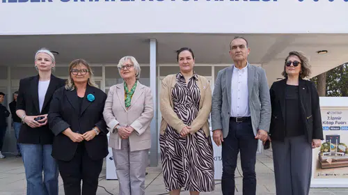 İzmir Kitap Fuarı’nda Ortaylı'nın ailesi okurlarla bir araya geldi