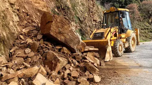 Ödemiş Belediyesi yağışlı mevsim sonrası aynı anda 7 bölgede sahada