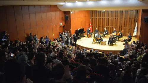 Bedia Akartürk  kulakların pasını sildi