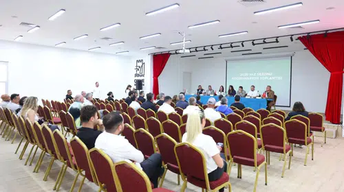 Çeşme Belediyesi 2026 yaz sezonu öncesi esnafla bir araya geldi