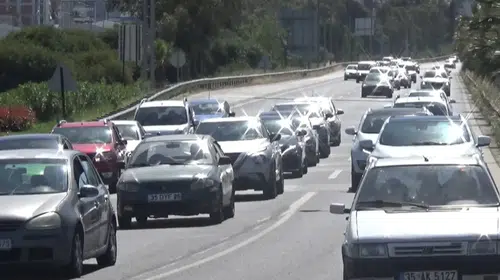 İzmir'de trafiğe kayıtlı araç sayısı %6,7 artarken yeni taşıt kaydı %18,2 düştü