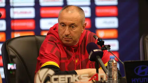 Stoilov'dan sert eleştiri: Sahadaki görüntü Göztepe'nin kimliğini yansıtmıyor