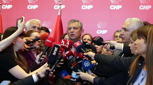 Özgür Özel'den yargı kararına rest: Tanımıyoruz, çözüm kurultayda