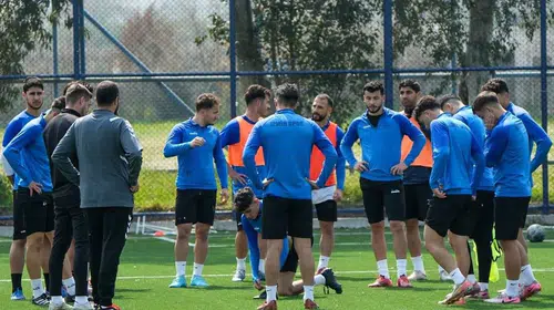 Asırlık çınarda hüzünlü veda: İzmirspor statü kurbanı oldu