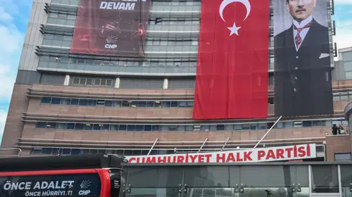 CHP'de tansiyon zirvede: Kılıçdaroğlu'nu destekleyen vekillerden 'polis' tepkisi ve kurultay çağrısı