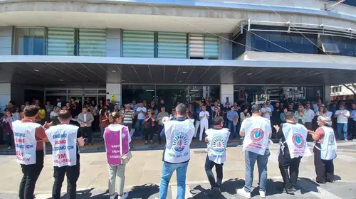 Karşıyaka'da memurların yüzü güldü: Uzun süren pazarlıklar mutlu sonla bitti