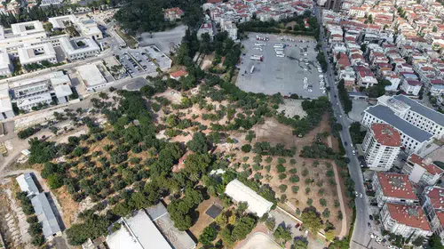 Buca’da betonun yerini doğa alıyor: Aliberti Köşkü yaşayan bir parka dönüşüyor