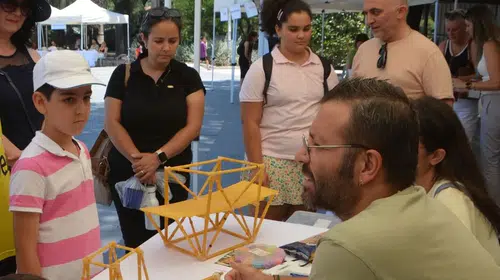 Bornova'da bilim rüzgarı: Büyükpark dev bir laboratuvara dönüştü