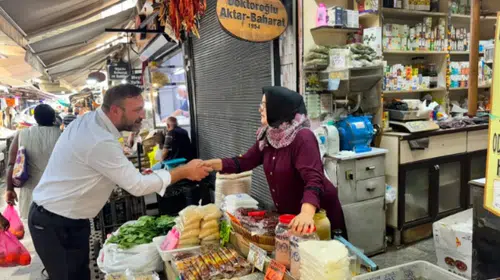 Utku Gümrükçü, esnafın sorunlarını sokakta dinledi ve üç acil reform önerdi
