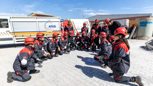 Karşıyaka’nın Arama Kurtarma Ekibi eğitimlerini tamamladı