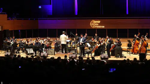 İzmir Oda Orkestrası Latin müzikleriyle dans ettirdi