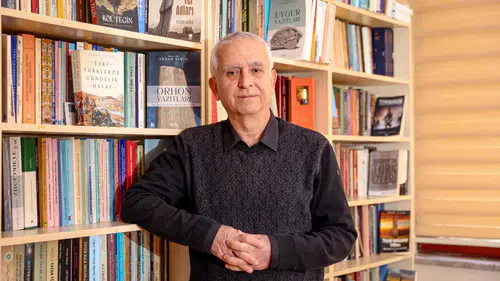 DOKUZ EYLÜL ÜNİVERSİTESİ ÖĞRETİM ÜYESİ PROF. DR. ERHAN AYDIN: DÜNYA TÜRK DİLİ AİLESİ GÜNÜ, TÜM TÜRK DİLLERİNİ KAPSIYOR