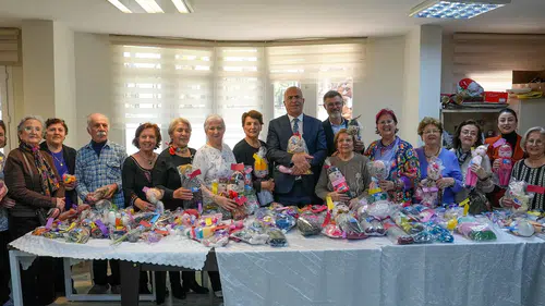 Gaziemir’in çınarlarından fidanlara 23 Nisan armağanı