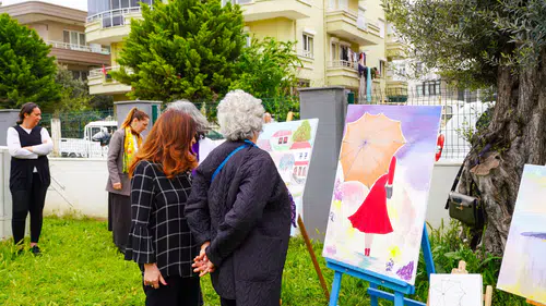 Seferiçınar’da sanatla yaş alan hayatlar