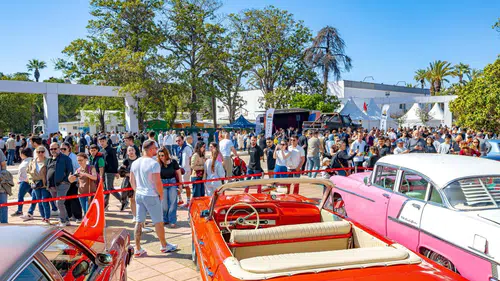 Klasik Otomobil Sergisi ziyaretçilerini zaman yolculuğuna çıkardı