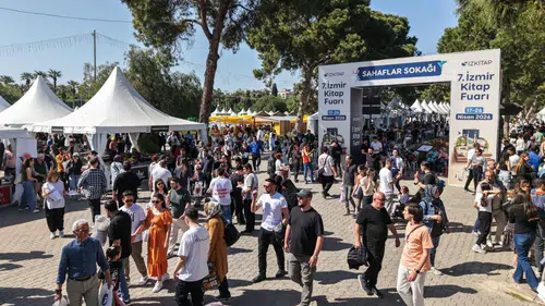 İzmir’de edebiyatın kalbi Kültürpark’ta attı