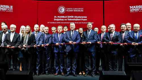 Doğal taşın kalbi İzmir’de atıyor