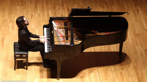 Adnan Saygun genç virtüözü ağırladı