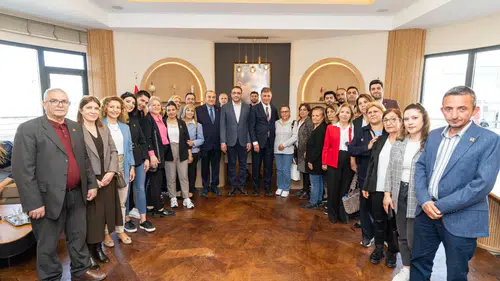 Başkan Tugay teşekkür turuna Balçova’da devam etti